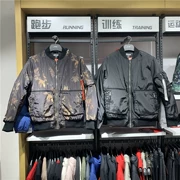 Mùa đông 2018 mới Li Ning nam ngắn quần áo ngụy trang loạt bóng rổ áo khoác dày ấm AJMN015 - Quần áo độn bông thể thao