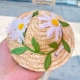 Маленькая белая цветочная соломенная шляпа