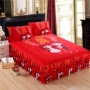 Mới cưới giường váy bốn mảnh bông quilt cover lớn màu đỏ đám cưới giường 1,8 m giường bao gồm giường bao gồm giường bìa ga giường có viền