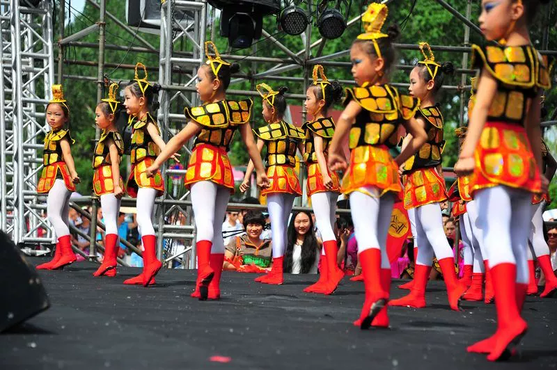 Thời nhà Tần Chiến binh đất nung và Ngựa Trang phục biểu diễn của trẻ em Đồng phục quân sự Trẻ mới biết đi Hua Mulan từ Quân phục trang phục biểu diễn Trang phục biểu diễn của môn sinh - Trang phục