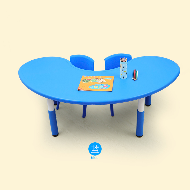 Пластиковый стол и стул для ребенка
