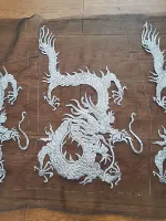 Серебряный смеситель, обращенный вправо