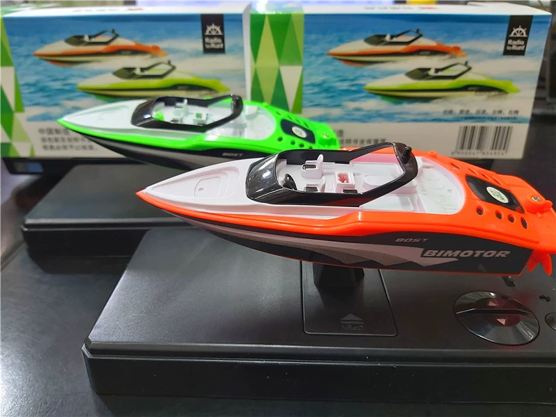 Mini không dây điều khiển từ xa thuyền đua thuyền điện thuyền cao tốc không thấm nước du thuyền trẻ em sạc nước đồ chơi thuyền mô hình - Đồ chơi điều khiển từ xa