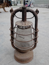 Декорации и Реквизиты для кино 二战民国时期进口三道箍马灯照明灯作战防空灯老灯具收藏包老保真