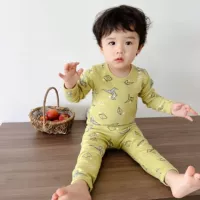 Зеленый дно маленький бумажный кран