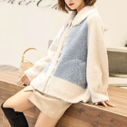 Fur one 100 len lông cừu áo khoác nữ màu tương phản đôi hàng ngọc trai khóa áo len lông cừu ngắn - Faux Fur