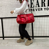 Полиуретановые красные туфли с разделителями