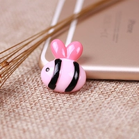 Розовая пчела