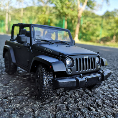 taobao agent Movable minifigure, jeep, SUV, car model, scale 1:18, soldier