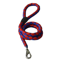 Красная и синяя ведущая веревка веревки