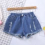 2018 cô gái mới bông quần short mùa hè jeans lỗ ở trẻ em trẻ em lớn trẻ em quần trẻ em phần mỏng shop quần áo trẻ em đẹp