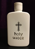 Квадратная бутылка с священной водой