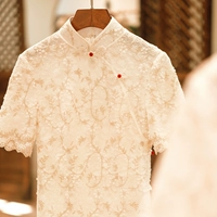 Бежевый постер