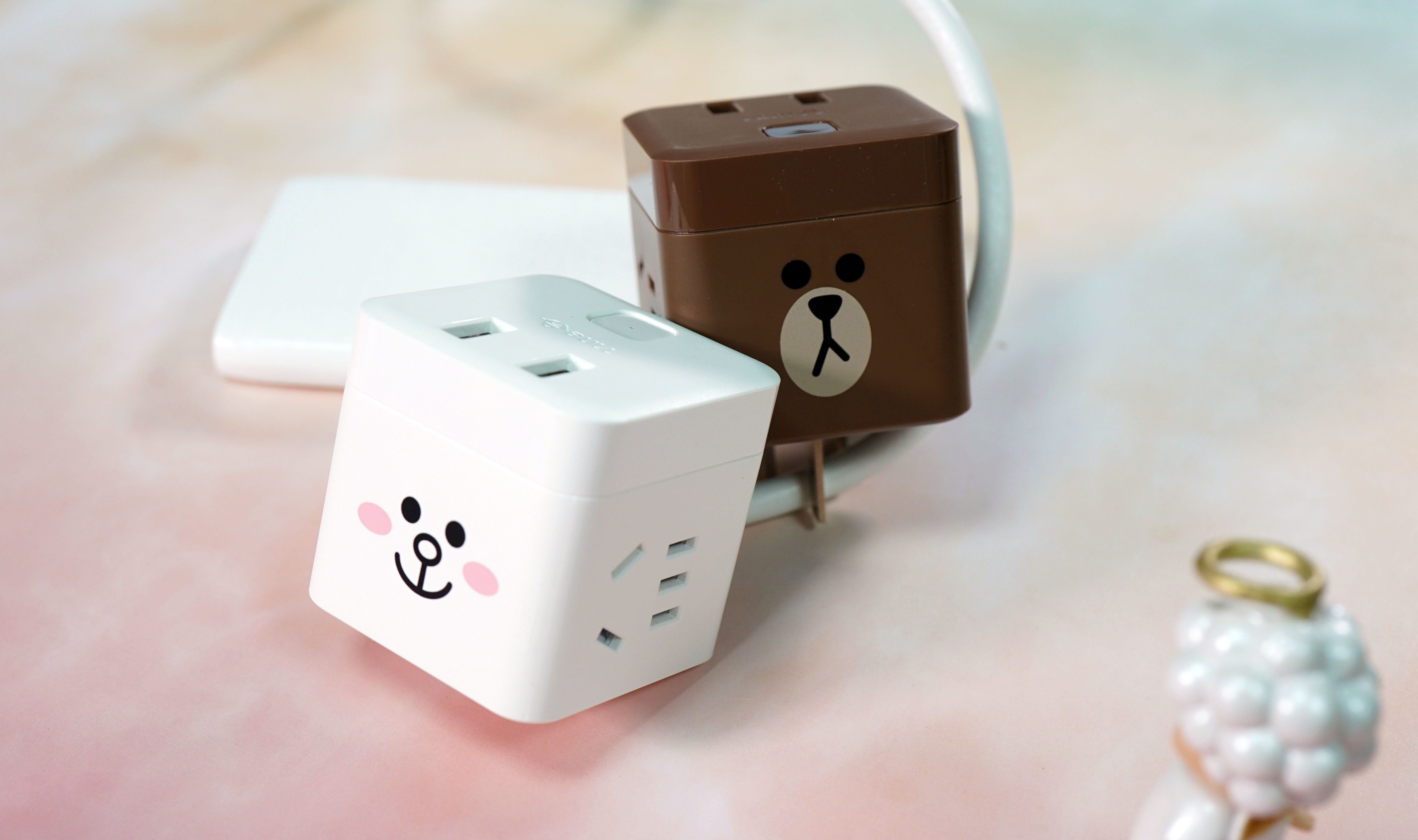 公牛linefriends魔方插座