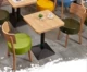 Один стол и два стула (свяжитесь с обслуживанием клиентов, чтобы подтвердить цвет)