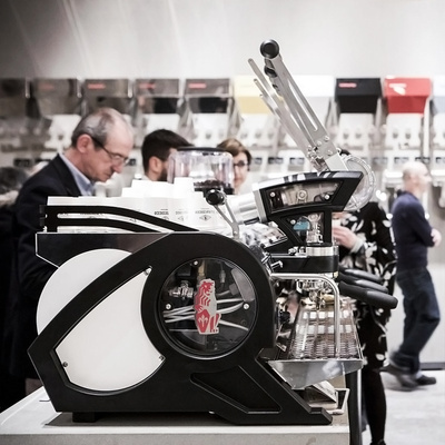 Италия импортировала Lamarzocco Hot Mom Leva x Коммерческая кофемашина с двойной головой полуавтоматической электронной управления