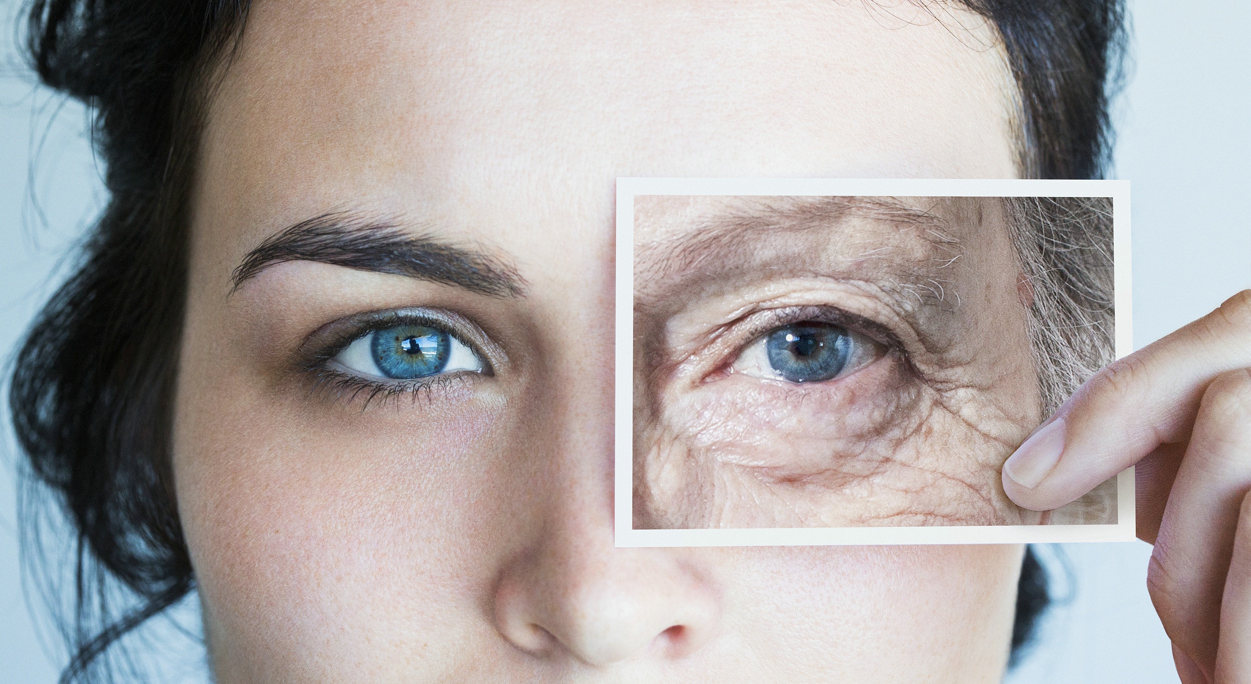 微电流就是用极其微小的电流刺激眼部皮肤,它模仿人体自身的生物电流