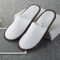 Коричневый, толщиной 4 мм, брашированный.