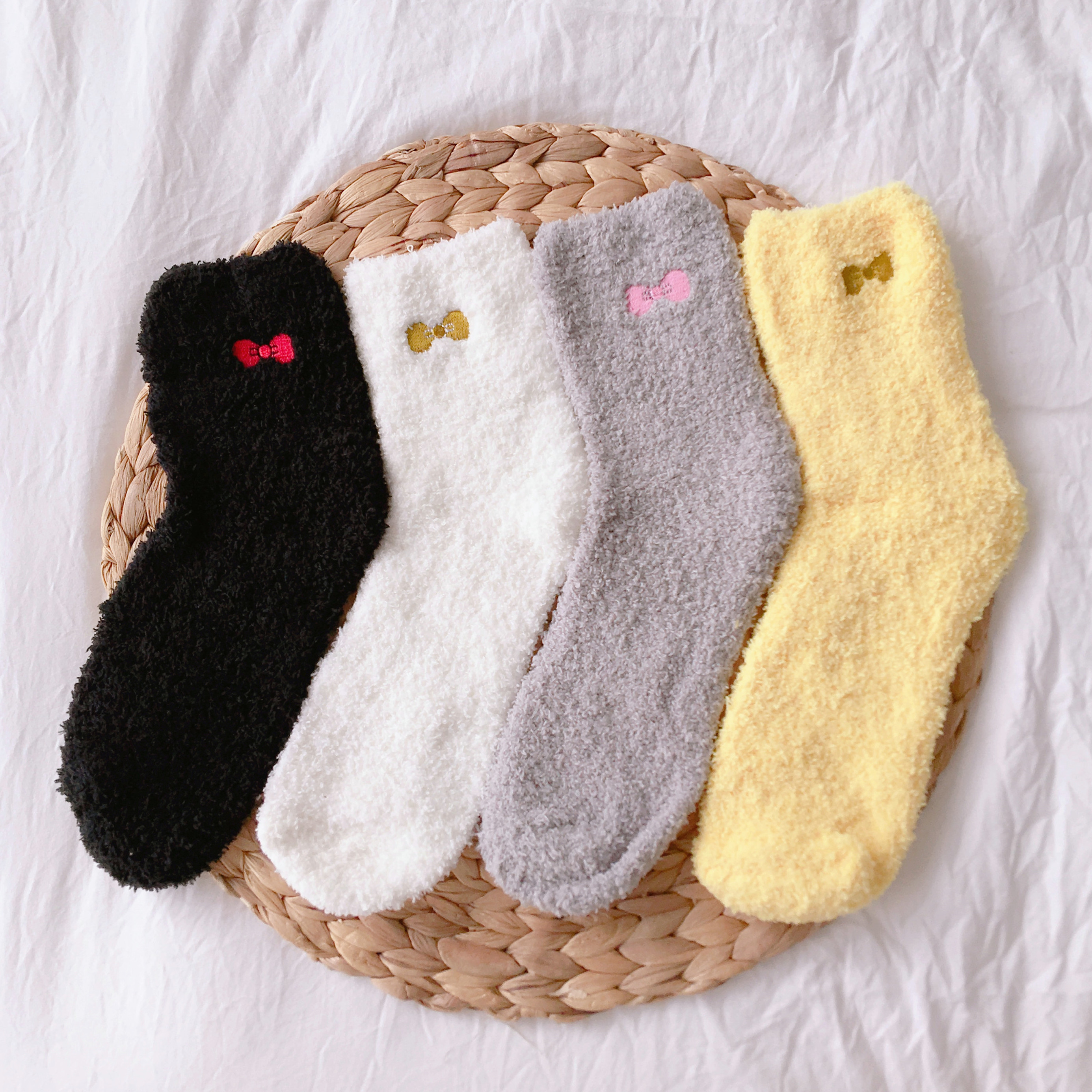 袜子女加厚保暖袜珊瑚绒女士睡眠袜可爱秋冬天毛绒短筒成人 137