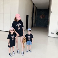 Cha mẹ và em gái mặc áo thun bé gái váy bé trai tay ngắn áo thun dài đen trắng hoạt hình mùa hè bé - Trang phục dành cho cha mẹ và con quần áo gia đình đi biển