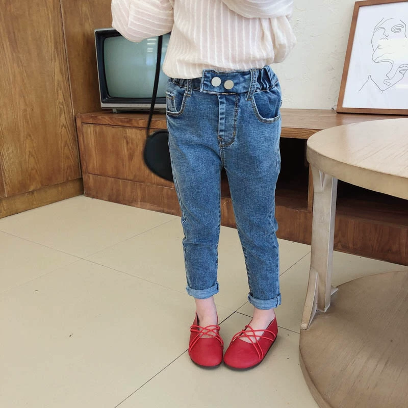 Mùa xuân và mùa thu 2020 cô gái mới quần jean mỏng quần trẻ em hoang dã kéo dài chân bé Hàn Quốc - Quần jean