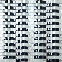 Черно -белый серебряный арх мост