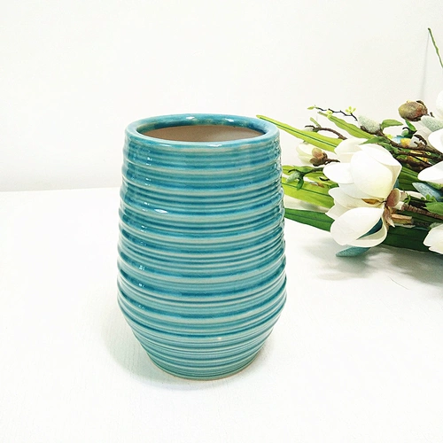 Смоделированная цветочная композиция ваза керамическая бутылка маленькая бутылка синяя бутылка белая бутылка высокая и низкократная орнамент стеклянная ваза розовый