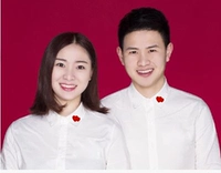 Чистая белая рубашка [с двумя душевными наклейками, демонтаж]