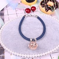 Темно -синий розовый колокольчик