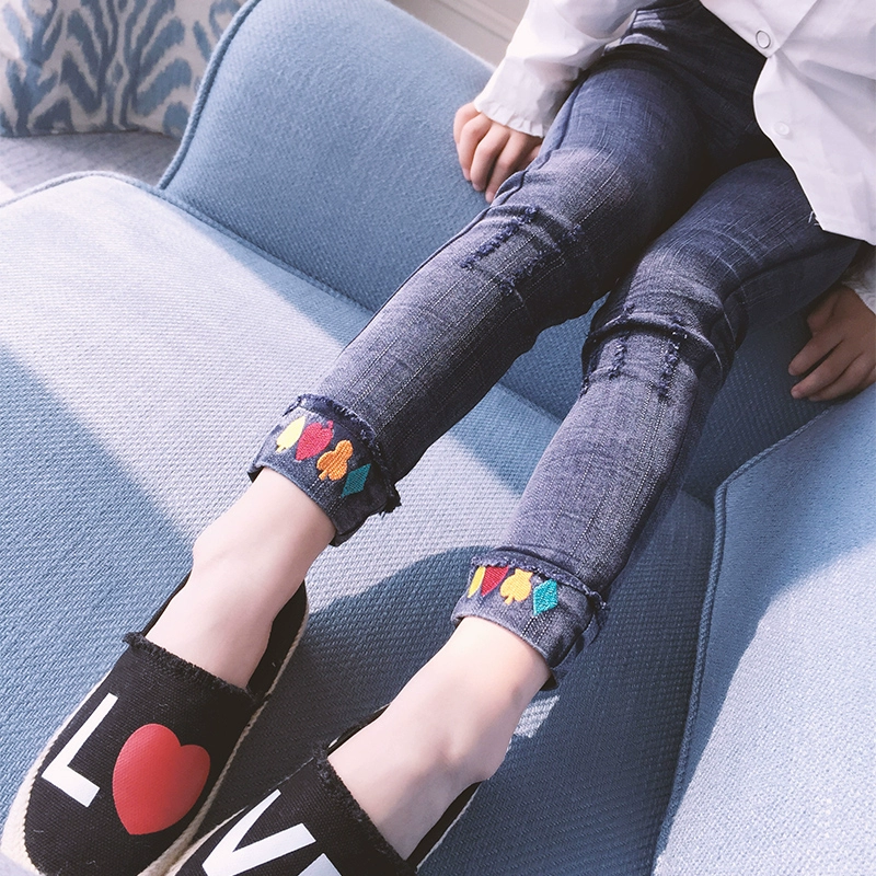 Quần áo trẻ em gái quần jean 2020 mùa xuân và mùa thu mới chân nhỏ quần bút chì ở Hàn Quốc quần dài co giãn mỏng - Quần jean