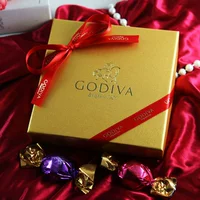 Квадратная коробка Godiva (вмещает 6 трюфелей Godiva)