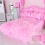 Hồng satin bông denim Hàn Quốc phiên bản của bông công chúa gió ren chăn 1.8m mới miễn phí vận chuyển 4 bộ - Bộ đồ giường bốn mảnh chan ga goi