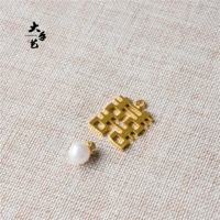 Светло -серый большой 配 配 (с жемчужиной)