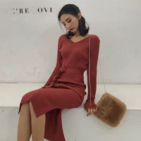 Mùa thu mới thời trang retro gió trùm đầu thắt lưng eo thon V cổ dài màu rắn dệt kim váy đầm xoắn eo cao cấp