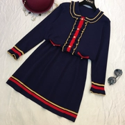 2018 đầu mùa thu mới hương thơm nhỏ bằng gỗ tai dệt kim dài tay áo khoác cardigan + váy đan phù hợp với phụ nữ