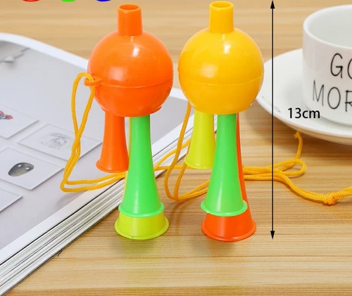 Подбадривающие предмет Цвет тройной тройной фанаты, рога