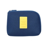 Маленький темно -синий