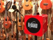 B-BAND ukulele guitar Loa sạc Bluetooth Ukulele đứng đứng loa di động - Loa loa