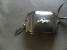 Камера 【抱诚守真】红梅jg304a型35毫米平视取景自动曝光照相机。