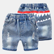 Quần short bé trai denim thủy triều đại dương 2019 quần áo trẻ em mùa hè mới mặc quần bé lỗ quần mặc quần trẻ em - Quần jean