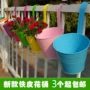 Màu sắt treo xô nhỏ thùng sắt phun thùng sắt treo thùng ban công móc thùng móc hoa bình 3 - Vase / Bồn hoa & Kệ chậu trồng cây