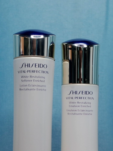 Отправьте новую версию Shiseido Yuewei Water+Lotion Limited Shoot 1 набор яркой кожи, полагаясь на нее освежающим/увлажняющим