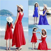 Mùa hè 2019 mới mẹ và con gái đi biển đi biển đi biển thời trang váy đỏ cổ chữ V cha mẹ-con gái váy công chúa - Trang phục dành cho cha mẹ và con