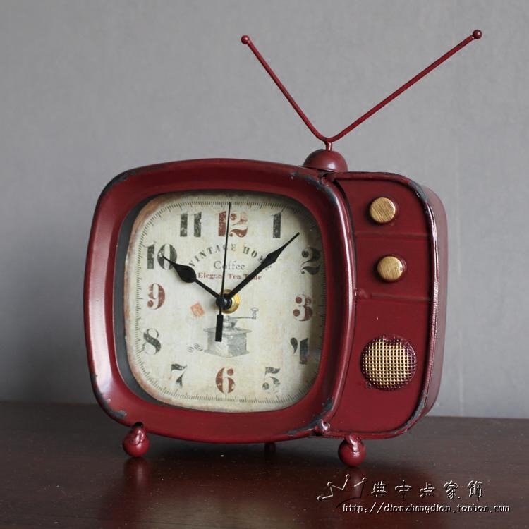 ヨーロッパのレトロな創造的な人格時計時計リビングルームテレビキャビネットバーカフェ装飾時計装飾品送料無料