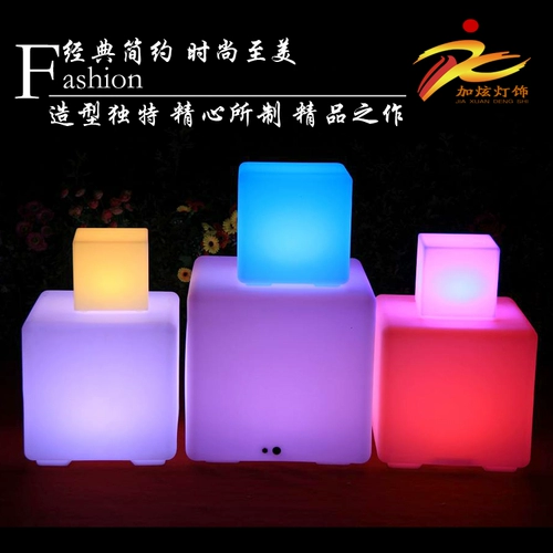 Светодиодная выставка с светодиодным управлением -Контролирование стула на открытом воздухе, украшает зарядку куб -бар KTV Столы и стулья.