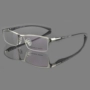 Hợp kim titan nửa khung vẽ kính gọng kính TR90 kinh doanh khung kính bạc với thấu kính thay đổi màu sắc mắt kính trẻ em