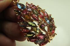 Украшения на шею 极品古玩收藏 清代老古董首饰镶嵌各色宝石孔雀开屏老吊坠项链坠