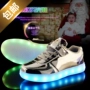 Trẻ em và thanh thiếu niên sáng kim loại pearlescent USB sạc đầy màu sắc đèn giày giày nam và nữ trẻ em sáng giày của giày dép trẻ em