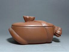 Чайная коробка 宜兴紫砂一厂90年代早期老库存杂件/内清水泥外粉浆卧龙醒茶闷罐