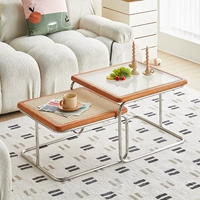 Комбинация вишневого цвета